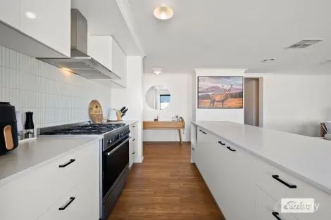 Property photo of 8 Avenel Circuit Wodonga VIC 3690