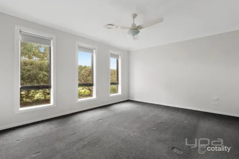 Property photo of 3 Nardoo Place Brookfield VIC 3338