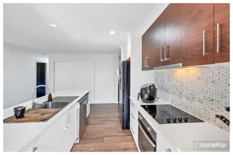 Property photo of 9 Mossvale Drive Parkhurst QLD 4702
