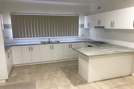 Property photo of 8 Lismore Close Bossley Park NSW 2176