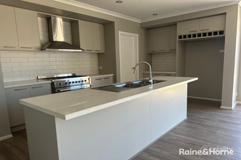 Property photo of 55 Shearjoy Loop Clyde North VIC 3978