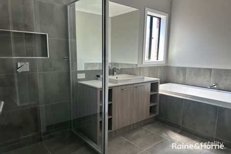 Property photo of 55 Shearjoy Loop Clyde North VIC 3978