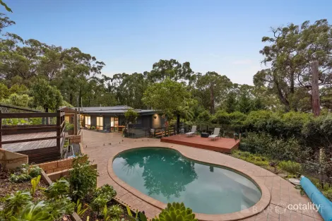 16 Ash Gr, Menzies Creek, VIC 3159