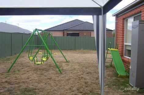 Property photo of 11 St Johns Wood Lake Gardens VIC 3355