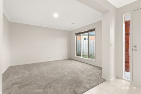 Property photo of 12 Camelia Way Pakenham VIC 3810