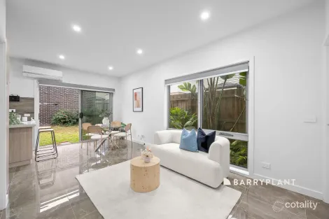 Property photo of 2/6 Sylvanwood Crescent Narre Warren VIC 3805