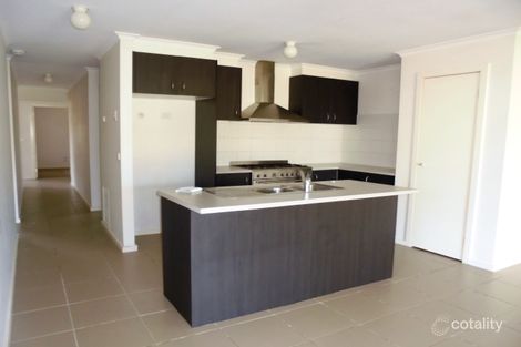 Property photo of 28 Middle Park Drive Point Cook VIC 3030