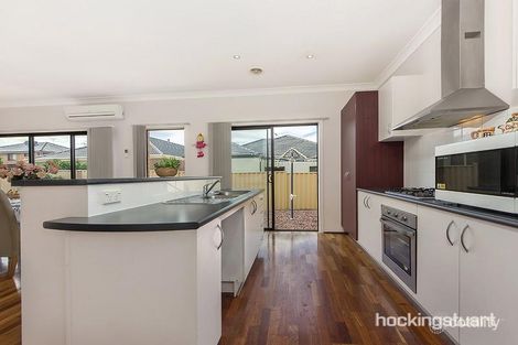 Property photo of 8 Renfrey Gardens Caroline Springs VIC 3023