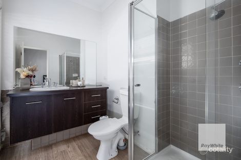 Property photo of 4 Landcox Way Caroline Springs VIC 3023