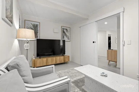 Property photo of 4/198C Hedges Avenue Mermaid Beach QLD 4218