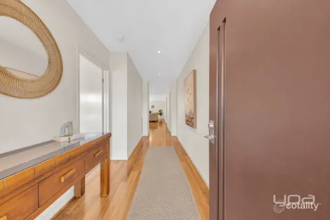 Property photo of 34 Tony Drive Truganina VIC 3029