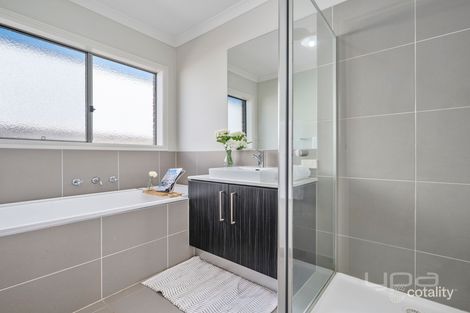 Property photo of 24 Finlay Avenue Harkness VIC 3337