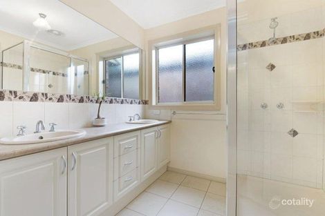 Property photo of 25 Ferndown Drive Cranbourne VIC 3977