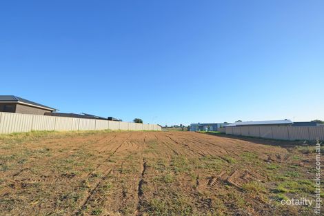 Property photo of 4 Rose Place Boorooma NSW 2650