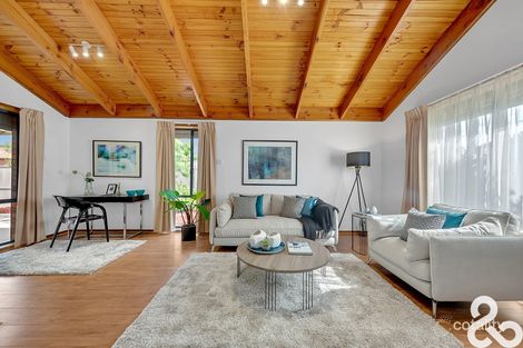 Property photo of 20 Allwyn Crescent Mill Park VIC 3082