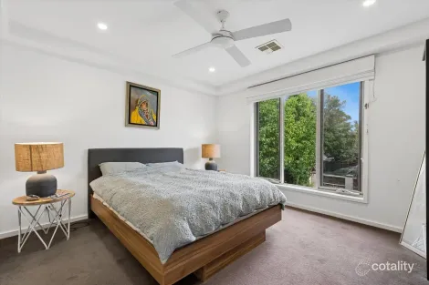Property photo of 11 Dryden Concourse Mooroolbark VIC 3138