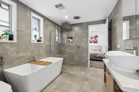 Property photo of 11 Dryden Concourse Mooroolbark VIC 3138