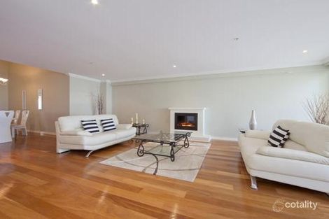 Property photo of 212-214 Marine Parade Labrador QLD 4215