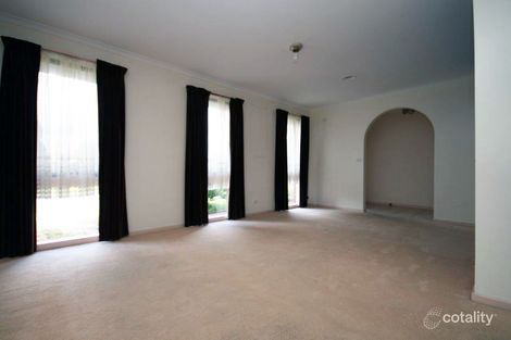 Property photo of 2 Hagen Close Hoppers Crossing VIC 3029