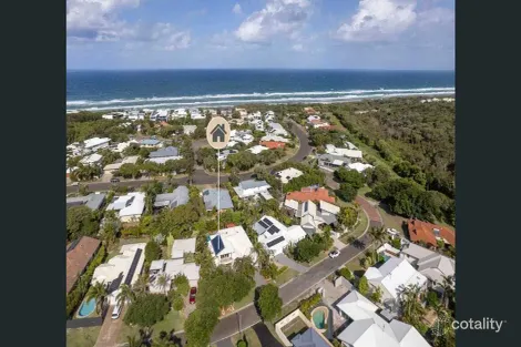 Property photo of 10 Moonbeam Crescent Castaways Beach QLD 4567