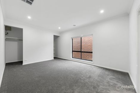Property photo of 14 Poppins Loop Officer VIC 3809
