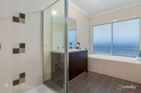 Property photo of 2 Heysen Mews Point Cook VIC 3030