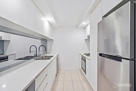 Property photo of 107/11 Compass Drive Biggera Waters QLD 4216