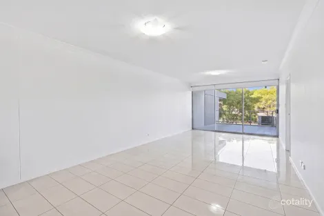 Property photo of 107/11 Compass Drive Biggera Waters QLD 4216