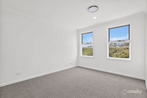 Property photo of 17 Saturn Crescent Dunmore NSW 2529