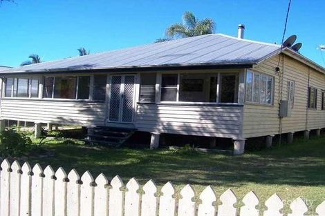 Property photo of 18 Kent Street Bororen QLD 4678
