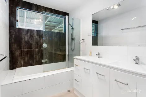 Property photo of 52 Denton Street Wishart QLD 4122