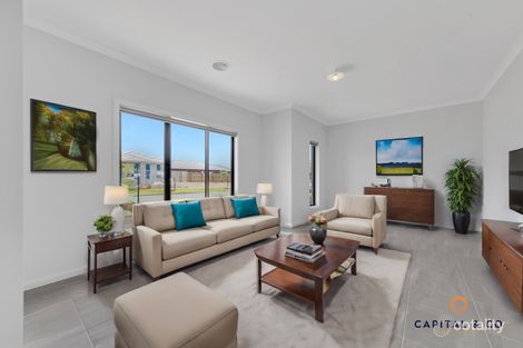 Property photo of 21 Poyner Circuit Mickleham VIC 3064