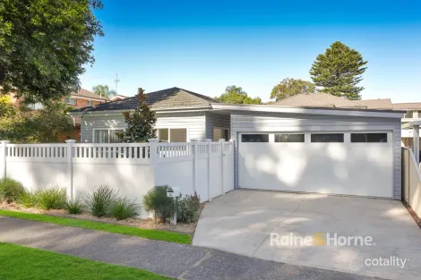 16 Picnic Pde, Ettalong Beach, NSW 2257