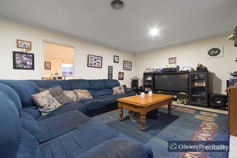 Property photo of 22 Breamlea Way Cranbourne West VIC 3977
