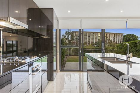 Property photo of 76 Theatre Drive Benowa QLD 4217