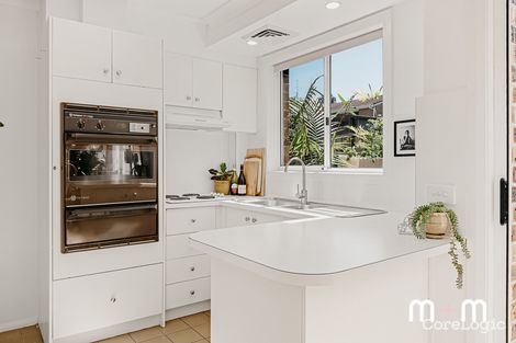 Property photo of 2/10 The Avenue Corrimal NSW 2518