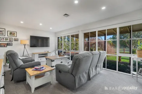 Property photo of 8 Guest Road Pakenham VIC 3810