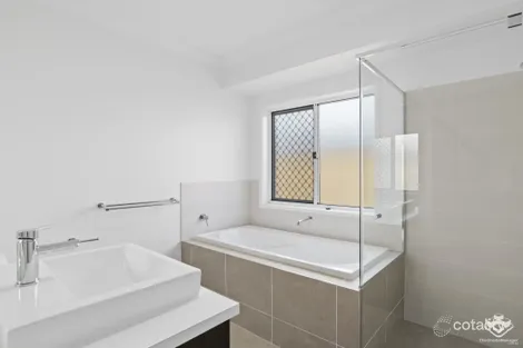 Property photo of 28 Blackstone Crescent Ripley QLD 4306