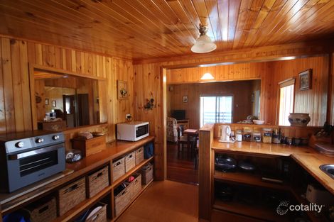 Property photo of 21 Maslen Road Eidsvold QLD 4627