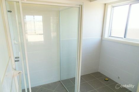 Property photo of 19 Willang Crescent Glenfield Park NSW 2650