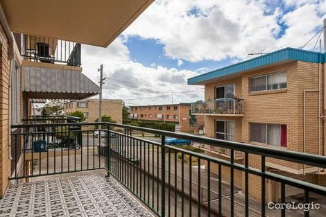 Property photo of 2/77 Kitchener Street Coorparoo QLD 4151