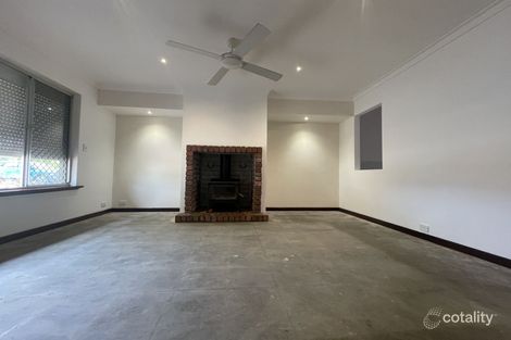 Property photo of 4 Dawlish Way Warnbro WA 6169
