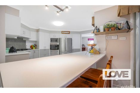 Property photo of 27 Nightingale Crescent Cameron Park NSW 2285