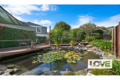 Property photo of 27 Nightingale Crescent Cameron Park NSW 2285