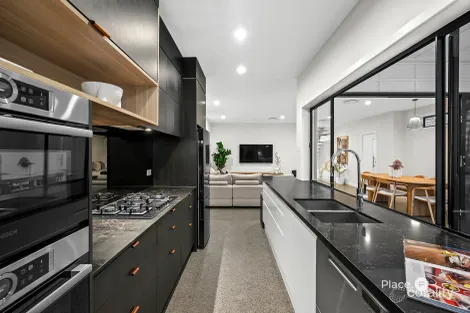 Property photo of 40 Dobbs Street Holland Park West QLD 4121