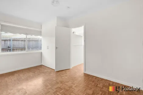 Property photo of 25 Jelbart Street Mawson ACT 2607