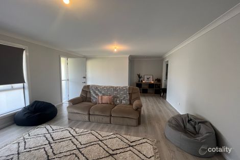 Property photo of 4 Warburton Drive Westdale NSW 2340
