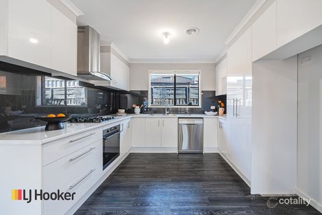 Property photo of 6 Gillingham Crescent Craigieburn VIC 3064