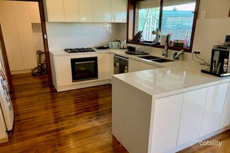 Property photo of 4 Highcombe Crescent St Albans VIC 3021
