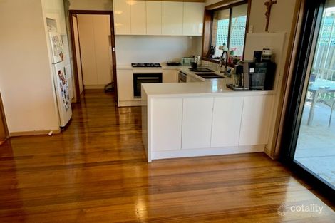 Property photo of 4 Highcombe Crescent St Albans VIC 3021